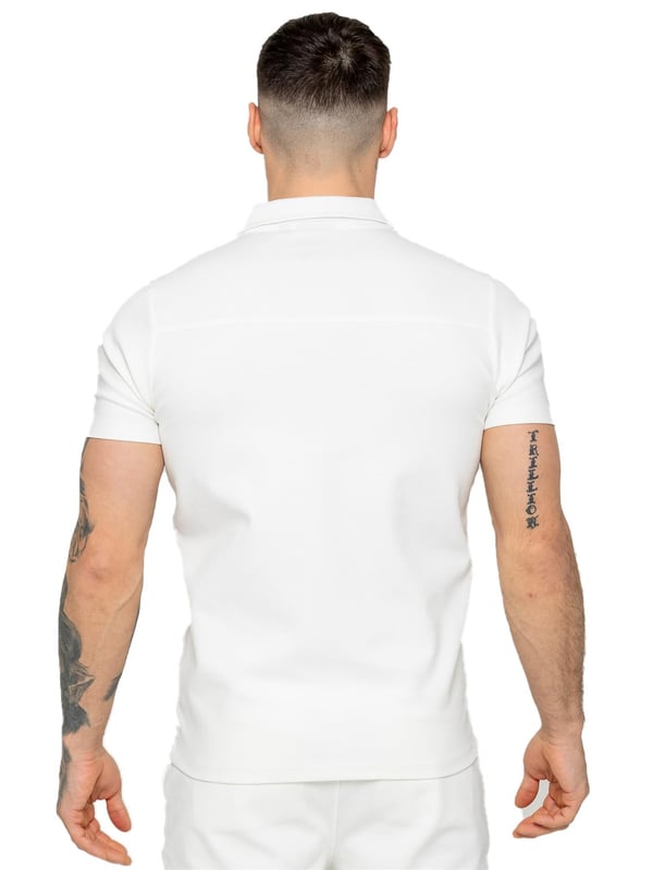 Upgrade your summer wardrobe with the Enzo Milano Short Sleeve Polo Shirt. Made from premium quality fabric, this polo shirt ensures both comfort and durability. Designed with a straight hem for a clean and polished finish, it features an open collar that elevates its appearance to a refined, premium level. Ideal for adding a touch of sophistication to any outfit, this Regular Fit polo shirt comes with a convenient zip fastening.