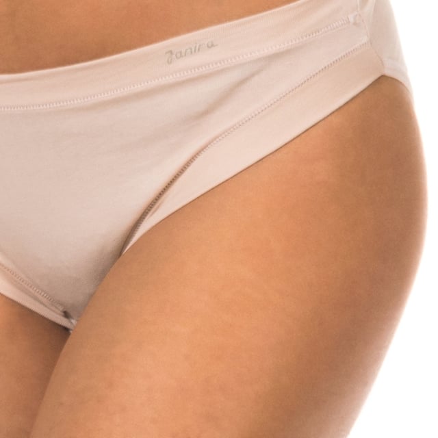3-pack of panties Janira
 Medium size.
 Elastic waistband.
 Brand detail printed on the upper side.
 Intimo Janira guarantees maximum comfort and quality of its garments by choosing the best fabrics and offering the designs that best adapt to the style of each woman and the needs of each moment.
 Inner lining.
 Seams seen in tone.
 Composition: 93% Cotton, 7% Elastane
 Care:
Wash at a maximum temperature of 30º.
 - Do not use bleach.
 - Do not use dryer.
 - Do not iron.
 - Do not dry clean.