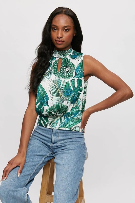 Looking for statement style? Go for this Ivory Tropical Sleeveless top from Dorothy Perkins. This colourful sleeveless blouse is fun and comfy for warm summer days. A bright tropical floral print lightweight fabric, perfect for hot weather and summer holidays.
Fit: Relaxed, Sizing: As expected