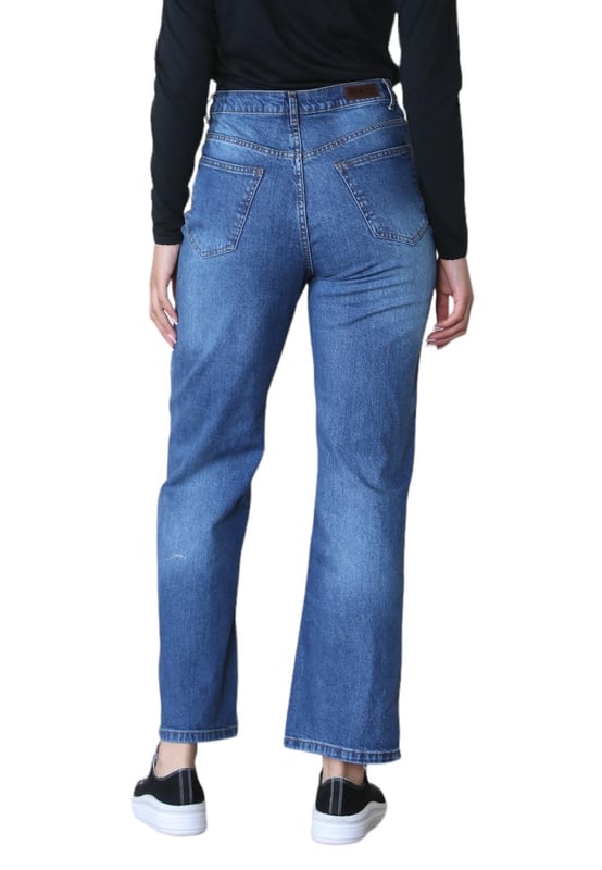 MYT dames wijde pijpen High Waisted jeans zijn gemaakt van hoogwaardige denimstof.- -. Hij zit hoog en nauwsluitend op de taille met een dramatisch A-lijn beensilhouet dat naadloos aansluit op je heupen.- -. De five-pocket styling en knoop- en ritssluiting zorgen voor een klassieke touch. Een merklabel op de achterkant zorgt voor een kenmerkende afwerking. De stof is gemengd met 2% elasthaan wat lichte bewegingsvrijheid en comfort geeft.- -. Het klassieke wide leg straight fit ontwerp van deze jeans voor dames maakt hem ongelooflijk veelzijdig.- -. Combineer ze met je favoriete blouse of een casual T-shirt.