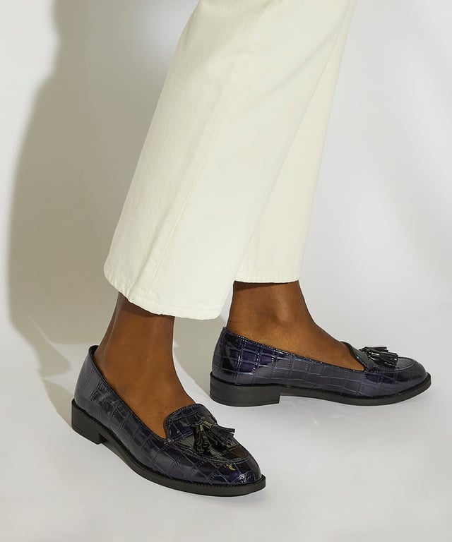 Traditionally styled Global is guaranteed to become an integral part of your ensemble this season. Crafted from the finest materials in various finishes, this almond-toed loafer nods to equestrian styling with heritage-inspired tassel trims. Finished with a lined footbed for added comfort, this eternally stylish slip-on design is a classic addition to any wardrobe.