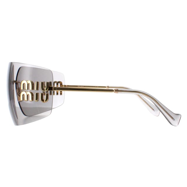 Las gafas de sol Miu Miu MU54YS 5AK30B en gris claro dorado presentan una montura atrevida y sin montura que irradia confianza y sofisticaciÃ³n, fabricada en metal de alta calidad para ofrecer una sensaciÃ³n de lujo. Las lentes proporcionan una protecciÃ³n UV superior al tiempo que aÃ±aden un toque de glamour, perfecto para cualquier persona a la moda. Con detalles distintivos y el icÃ³nico logotipo de Miu Miu sutilmente grabado en las patillas, las gafas de sol MU54YS son un accesorio imprescindible para quienes se atreven a marcar tendencia. Sea el centro de atenciÃ³n y deje que su estilo brille con Miu Miu.