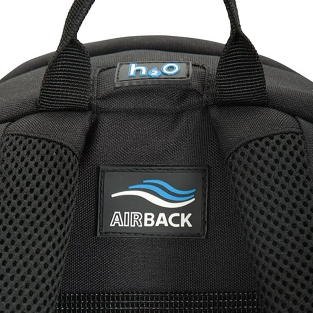 Hoogte: 48cm. Lengte: 30cm. Breedte: 23cm. Ontwerp: Logo, Tekst. Verstelbare borstriem, Airflow rugsysteem, Bungee riemen, Compressie riemen, Afneembare regenhoes, Hydration Bladder compatibel, Gewatteerde heupgordel, Wandelstokhouders. Compartimenten: Flessenhouder, Bodemcompartiment, Meerdere Compartimenten. Capaciteit: 20L. Let op: drinkblaas niet inbegrepen.