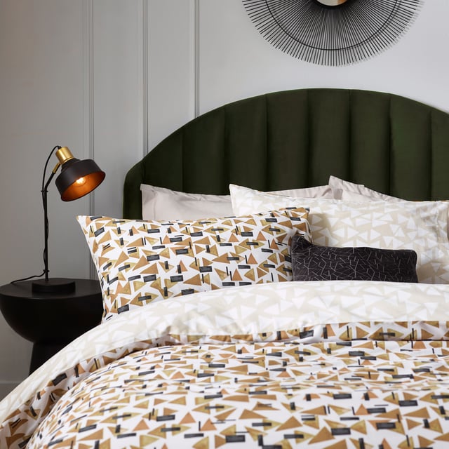 Inspired by modern, minimalist and abstract art, the City duvet cover set contains a fusion of small geometric shapes in warming tones, which combine to create this polished design. The reverse offers a muted, natural alternative for a more relaxing look. A sophisticated step into modern design for the contemporary home. This product is certified by OEKO-TEX® showing it has been sustainably made.