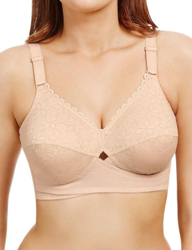 Berlei Classic Non Wired Total Support Bra. With cross over centre front, seamed cups for support and shoulder straps designed to reduce marks. Product is recommended hand wash only.
