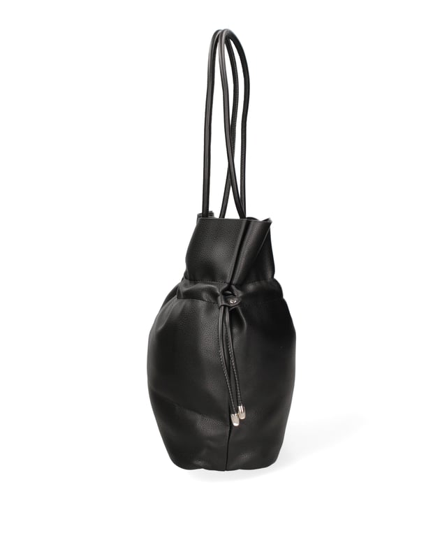 Bolso bandolera para mujer. El cierre es con cremallera. Los bolsillos internos son uno con cremallera y dos abiertos. Los bolsillos externos están ausentes. Falta la correa para el hombro. El mango está fabricado en resina. Hay un compartimento interno. El material exterior es PVC. Internamente está forrado en poliéster. Medidas: 30x33x14 cm. Producto de moda