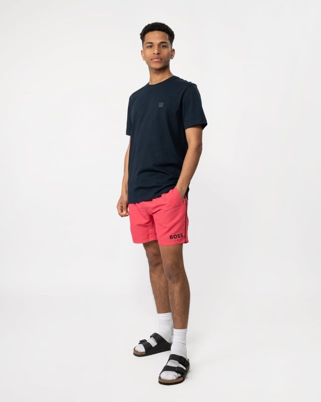 An effortless relaxed-fit T-shirt with a woven logo patch by BOSS Menswear, crafted in mid-weight jersey made from soft cotton.
Relaxed fitCrew neckShort sleeves
100% Cotton
50508584