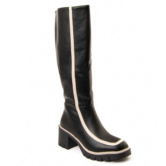 Bota de tacón para mujer. Calce cómodo. Plantilla acolchada de piel natural. Fabricado por otras marcas para nuestra marca. Medidas aproximadas: 6 cm de tacón, 38 cm alto de caña y 12 cm de ancho de caña.