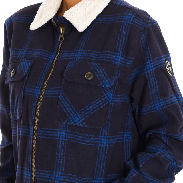 Le temps des Cerises jacket.
 Navy color pictures
 Padded jacket, for cold climates.
 Classic collar with lapel.
 Main zipper closure.
 Two front pockets.
 Buttoned cuffs.
 Lined interior.
 Seams seen in tone.

 Composition: 100% Polyester; Lining: 100% Polyester.

 -Machine wash at a maximum temperature of 30º.
 -Do not use a dryer.
 -Do not use bleach.
 -Iron temperature max. 110º.
 -Do not dry clean.
 Composition: 100% polyester; Lining: 100% Polyester.
 Care:
-Machine wash at a maximum temperature of 30º.
 -Do not use a dryer.
 -Does not use bleach.
 -Iron maximum temperature 110º.
 -Do not dry clean.