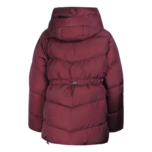 Stay warm and stylish in the Parajumpers Red Jacket. This luxurious coat is crafted with lightweight, insulated fabric that retains heat and protects against the elements. Don't sacrifice style for comfort - make a statement!, Filling: 90% Duck Down, 10% Duck Feathers, Upper Material: 100% Polyamide, Regular Fit, Zip Closure, Red, Down Jacket, Burgundy Coat