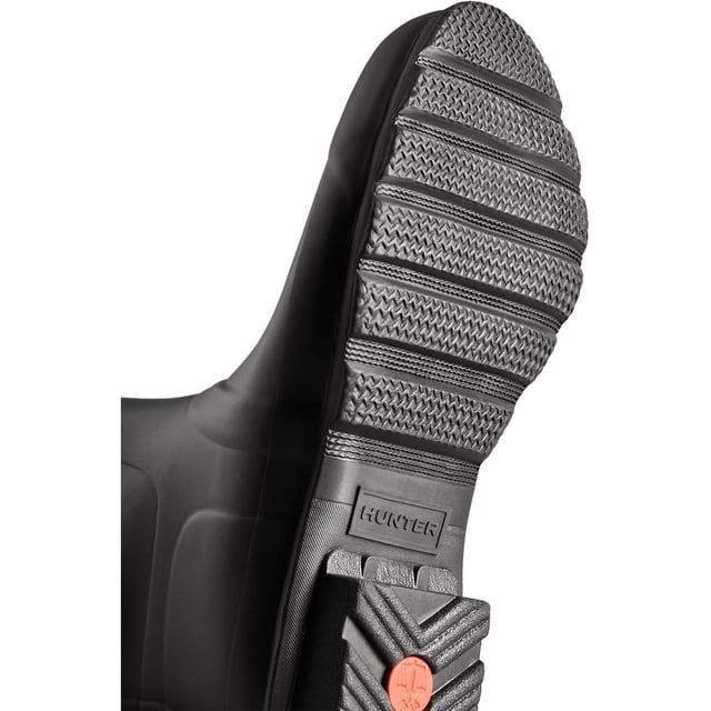 De Wide Fit Original Tall Wellington Boot is opnieuw ontworpen voor een bredere pasvorm. De kuitomtrek is nu 5,5 cm breder dan onze vorige Wide Fit Wellington Boot en 7,8 cm breder dan onze Original Tall Wellington Boot zoals afgebeeld.
