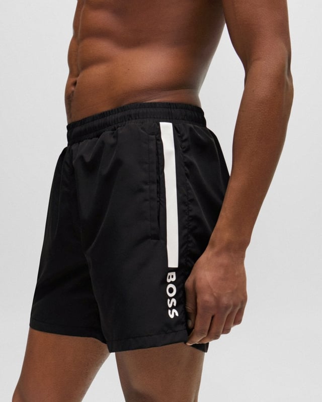 Fully lined swim shorts by BOSS, designed in quick-drying fabric with hidden drawcords, striped details and branding.
100% Polyester (recycled) , Lining: 100% Polyester
50508963