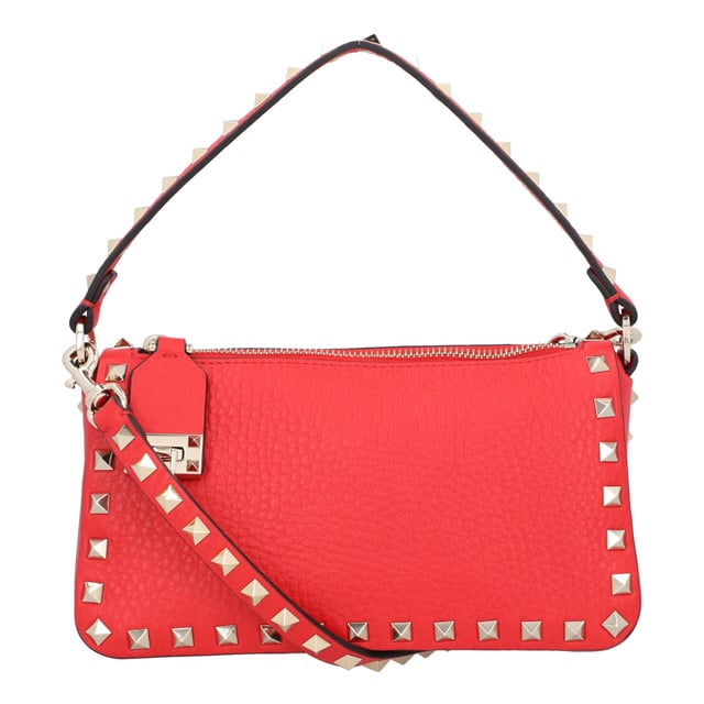 VALENTINO GARAVANI ROCKSTUD Small crossbody bag in grained calfskin Iconic hook closure reinterpreted with stopper zip pull
- Metallic effect rivets and accessories
- Double closure: zipper and hook
- With handles and detachable shoulder strap, can be carried on the shoulder, crossbody or by hand
- Internal card slot
- Strap drop: 55 cm (vertical height from the middle of the strap to the top of the bag)
- Dimensions: W19 x H13 x D7 cm