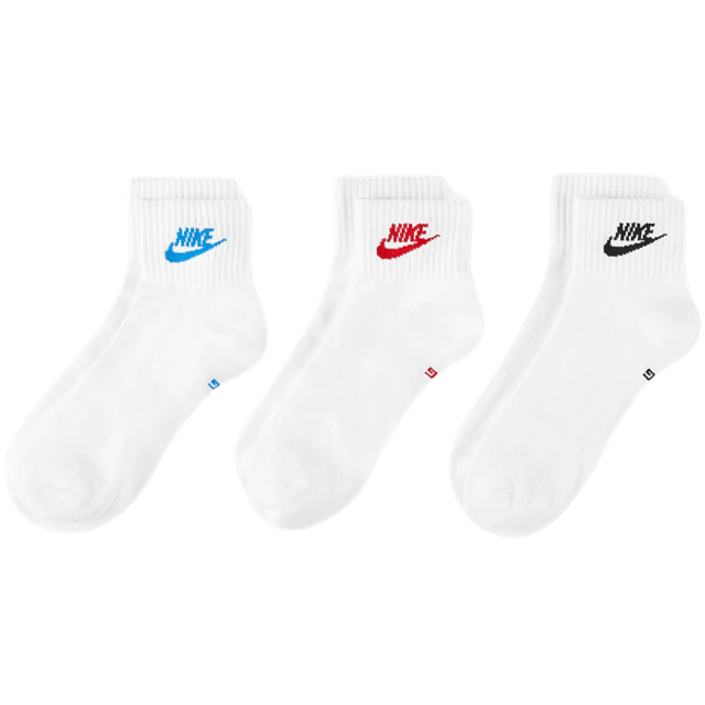 The Nike Everyday Essential Socks are lightweight, versatile socks that can be worn for many different activities. They have a soft feel with breathable knit fabric for all-day comfort.