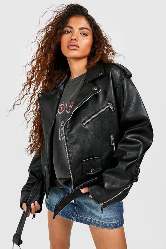 Keep toasty this season with our collection of petite coats and jackets. From petite trench coats to petite teddy coats, our coats for petite women are specifically designed to fit all you girls sitting pretty at 5'3'' and under. Step out in a petite blazer or pass the vibe check in a petite puffer jacket. Whatever your style, we've got you, girl. This one would look dreamy with a pair of straight leg jeans, an oversized hoodie and chunky trainers.Style: Biker JacketFabric: PULength: CroppedSleeve Length: Long Sleeve