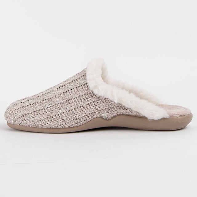 Hecho en España. Zapatilla de casa para mujer. Calce cómodo. Fabricada en materiales veganos. Fabricado por otras marcas para nuestra marca.