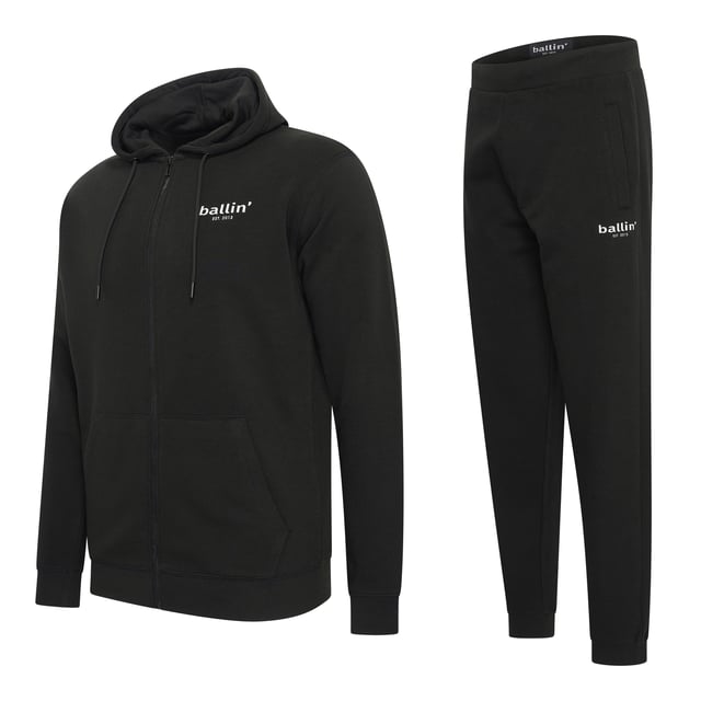 Heren joggingpak van het merk Ballin Est. 2013. De joggingpak van Ballin Est. 2013 is gemaakt van 80% hoogwaardig katoen en 20% polyester, en heeft een normale pasvorm. Het zachte katoen zorgt voor een heerlijk draagcomfort.  Merk: Ballin Est. 2013Modelnaam: Small Logo JoggingpakCategorie: heren joggingpakMaterialen: katoen, polyesterKleur: zwart
