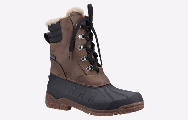 Inspired by the hidden tracks and unpredictable weather of the Cotswolds, these Hatfield hybrid weather boots combine a completely waterproof rubber sole and foot section and warming hi-leg upper for real practical comfort.
- Hybrid weather boot designed for the elements- Waterproof rubber galosh- Luxury faux sheering microfiber fleece lining- Breathable synthetic mesh panels- High leg opening and warming gussets- Five metal D-ring lace holds and cord lacing