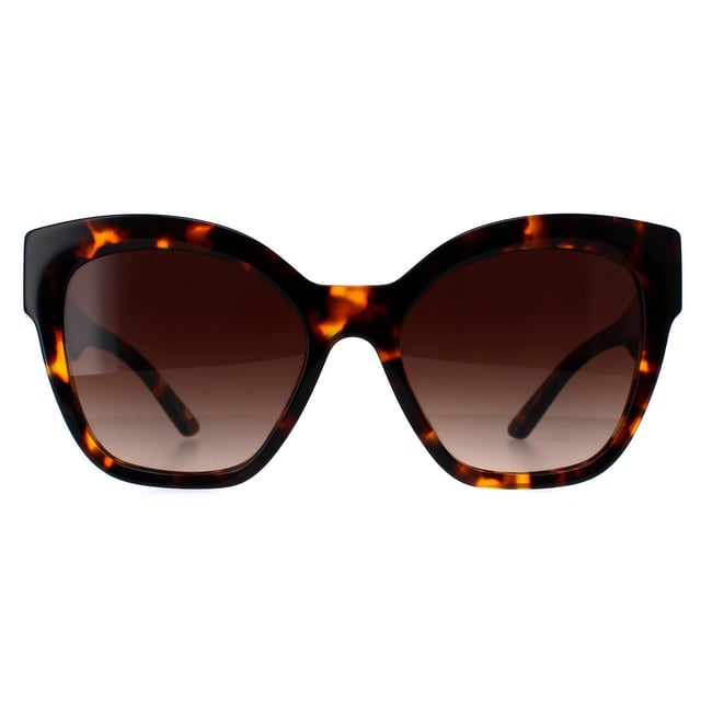 Prada PR17ZS VAU6S1 honey tortoise brown gradient zonnebril is een glamoureus ontwerp gemaakt van hoogwaardig acetaat materiaal dat duurzaamheid en comfort garandeert. De slapen zijn versierd met het iconische Prada logo, wat een vleugje verfijning toevoegt. Deze zonnebril is perfect voor elke gelegenheid, of het nu een dagje in de zon is of een avondje uit in de stad.