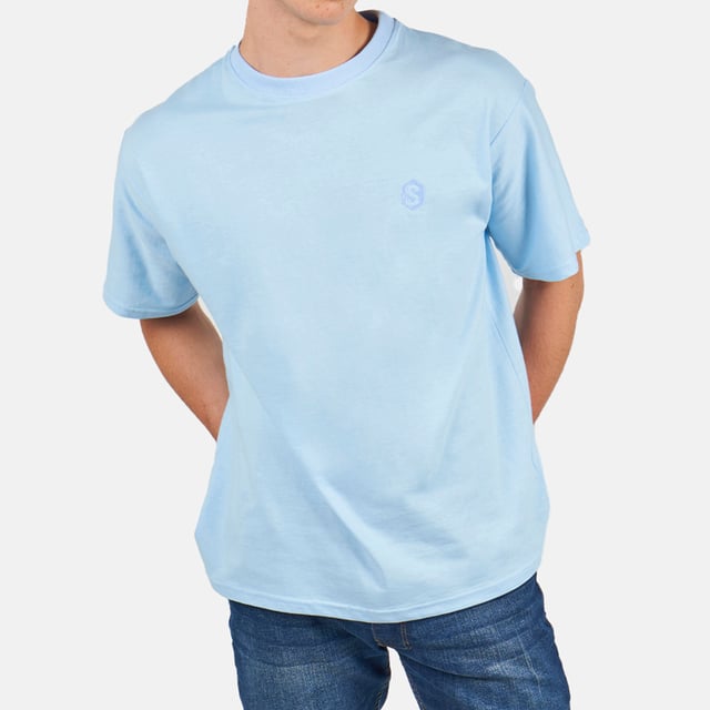 Short sleeve t-shirt Superb.
 Round neckline with ribbed finish.
 Oversize cut.
 Brand print on the front and back.
 Seams seen in tone.
 Composition: 96% Cotton, 4% Elastane
 Care:
- Wash at max. 40ºC.
 - Do not use bleach.
 - Iron at low temperature.
 - Do not dry clean.
 - Do not use dryer.