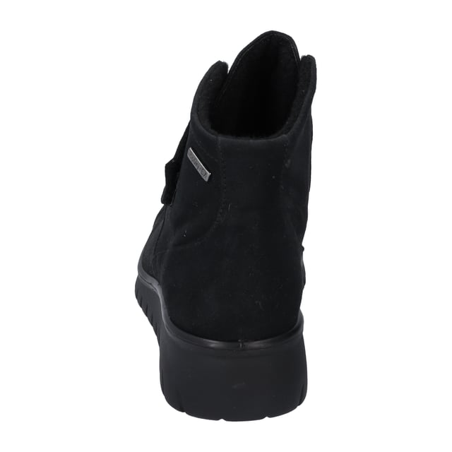 Mit dem Wissen aus 5 Generationen wählen unsere Modelleure Materialien und Funktionalitäten sorgsam aus. Für diesen Schuh verwenden wir Amaretta. Damit Deine Füße selbst an eisigen Tagen nicht kalt werden, haben wir diese Stiefelette mit weichem Textil warm gefüttert. Der geschickte Klettverschluss dient einem festen Halt in der Stiefelette. Die TopDryTex-Technologie macht den Schuh zugleich atmungsaktiv. Die herausnehmbare Sohle kannst Du mühelos wechseln. Weite G ist für den normalen Fuß ideal geeignet. Mit Calais 53 genießt Du mehr Freiheit in Deiner Freizeit.