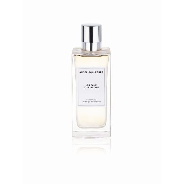 Angel Schlesser Les Eaux DUn Splendid Orange Blossom es una fragancia muy afrutada que combina extractos de flores de naranja amarga de Túnez y Marruecos con notas cálidas de pachulí y vainilla para un aroma sofisticado.