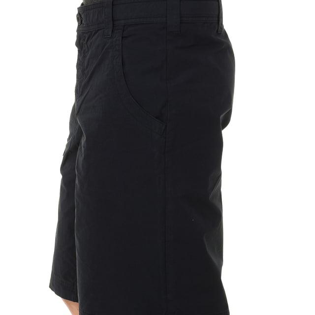 Bermuda.
 Kleur Donkerblauw
 Tailleband met riemlussen en trekkoord.
 Knoopsluiting aan de voorkant.
 Twee voorzakken en minizakje.
 Eén zak met knoopsluiting achter.
 Voorzak met knoopsluiting.
 Bijpassende zichtbare naden.

 Samenstelling:
 100% katoen.

 Wasvoorschriften:
 - Maximaal wassen op 30ºC.
 - Strijken op gemiddelde temperatuur, max. 110 ° C.
 - Je kunt een wasdroger gebruiken.
 - Gebruik geen bleekmiddel.
 - Kan niet chemisch gereinigd worden.
 Samenstelling: 100% Katoen
 Onderhoud:
Machinewas, max. 30º
 - Strijken op gemiddelde temperatuur, max. 110ºC.
 - Je kunt een droger gebruiken.
 - Gebruik geen bleekmiddel.
 - Kan niet chemisch gereinigd worden.