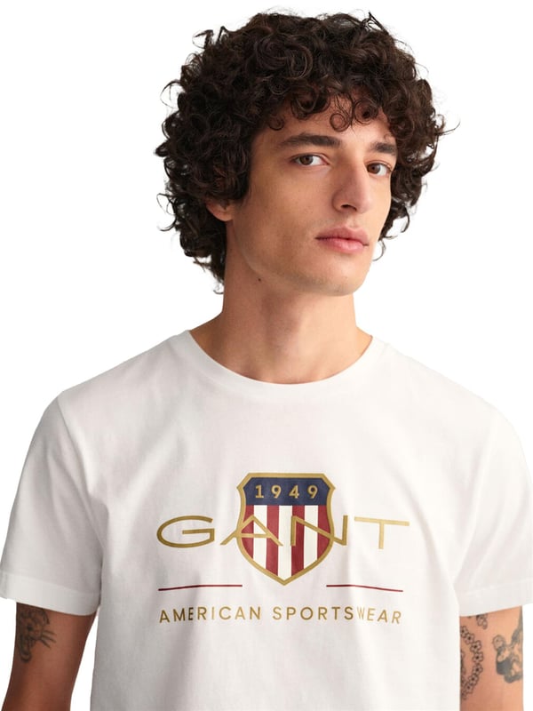 Mens Designer Gant Archive Shield T-Shirts feature Short Sleeves and a Crew Neckline. Gant Logo Printed on chest. Crafted With 100% Cotton, these Lightweight and breathable Regular Fit T-shirts are Machine Washable.