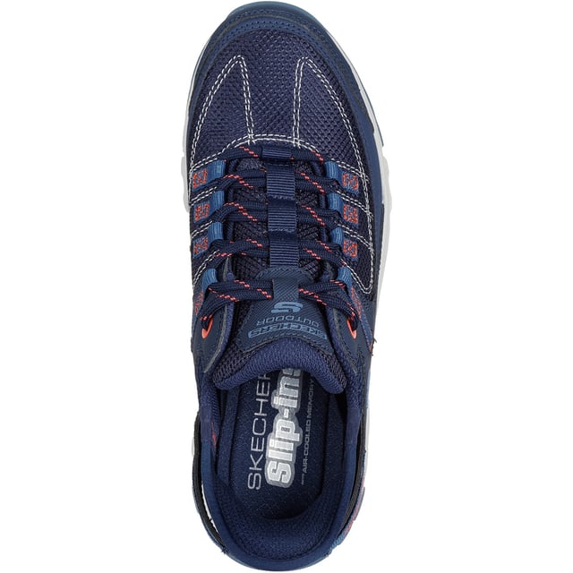 Rijd de trails in moeiteloos comfort met Slip-ins van Skechers: Summits AT. Deze wandelschoen met vetersluiting is ontworpen met ons exclusieve hielkussen en heeft een bovenwerk van synthetisch duraleather en mesh met een dempende Skechers Air-Cooled Memory Foam binnenzool.