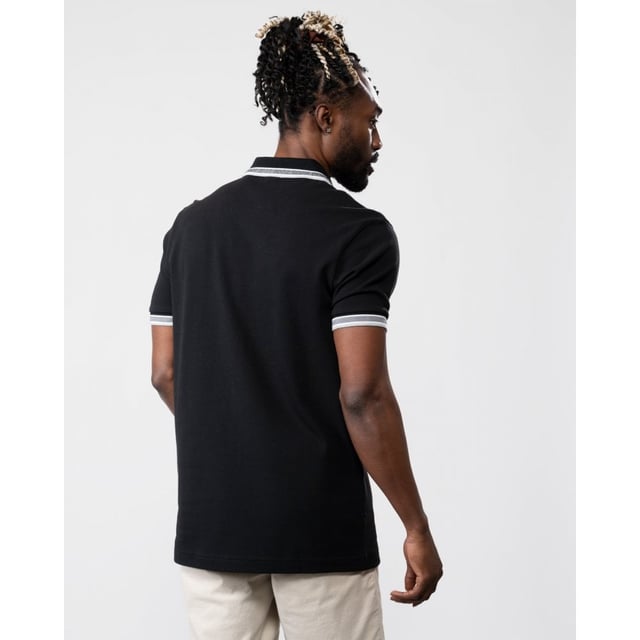 A signature polo shirt by BOSS Menswear, cut to a regular fit. Featuring contrast tipping and a logo at the left chest, this short-sleeved polo shirt is designed in cotton piqué and detailed with further BOSS branding at the undercollar.
Regular fitFlat-knit collarNumber of buttons: 3Short sleevesFlat-knit cuffsStandard length
100% Cotton
50469055
Model is 5"8 and wears size M