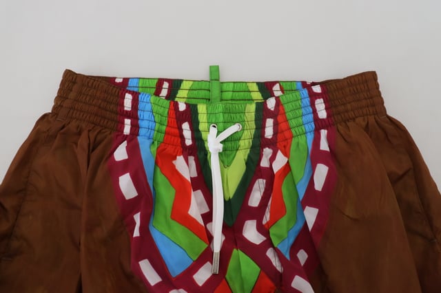 Shorts de baño para hombres de DSQUARED2 con estampado multicolor  
Estilo de bañador tipo boxer  
Fabricado en material 100% poliamida  
Cintura elástica con cierre de cordón  
Detalles de logo  
Gran ajuste y comodidad  
Material: 100% Poliamida