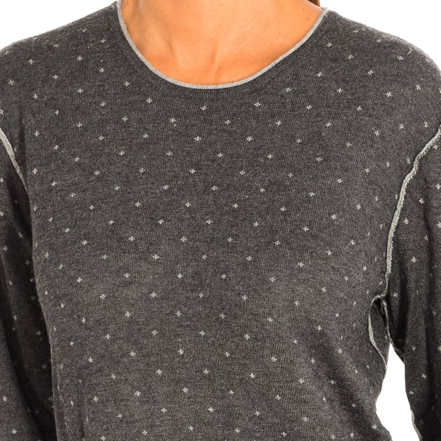 Long Sleeve Sweater Le temps des Cerises.
 Gray
 Suitable for all occasions, casual for every day.
 Round neck and long sleeve.
 Loose cut.
 Smooth texture.
 Seams seen in tone.

 Composition: 85% Viscose, 15% Wool.

 -Machine wash at a maximum temperature of 30º.
 -Do not use a dryer.
 -Do not use bleach.
 -Iron temperature max. 110º.
 -Do not dry clean.
 Composition: 85% Viscose, 15% Wool.
 Care:
- Machine wash at a maximum temperature of 30º.
 - Do not use a dryer.
 - Do not use bleach.
 - Iron max. temperature 110º.
 - Do not dry clean.