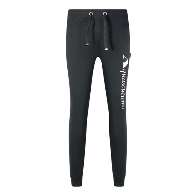 Aquascutum Schwarze Logo-Sweat-Hose. Diese Aquascutum Black Sweat Pants sind neu gestaltet, um Komfort mit zeitlosem Stil zu kombinieren. Ziehen Sie sie an und genießen Sie die Wärme des weichen Stoffes, perfekt für die kommenden kühleren Tage. Setzen Sie ein Zeichen, ohne auf Komfort zu verzichten! Verstellbarer Kordelzug an der Taille, Aquascutum Black Sweat Pants. Markenlogo an der Seite des Beins, Schmale Passform. Passt genau auf die Größe, Elastischer Bund. Normale Passform, Größentreue