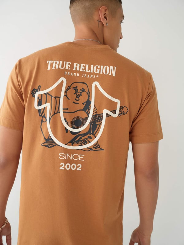 The Horseshoe Logo Tee is the perfect pick. Designed from comfy 100% cotton, this short sleeve men's t-shirt features a crewneck and horseshoe detail at the chest. Finished with Buddha and horseshoe graphics across the back. 