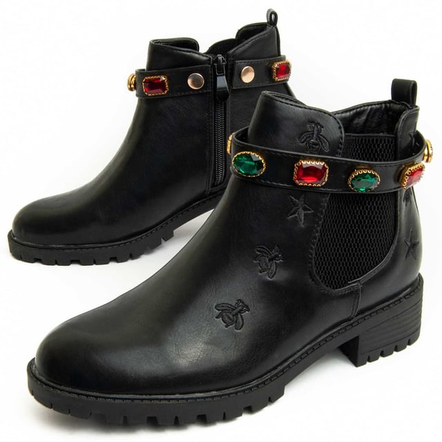 Botines casuales para mujeres. Ajuste cómodo. Hechos con materiales veganos. Elaborados por otras marcas para nuestra marca. Medidas aproximadas: tacón de 4 cm, altura del caña de 11 cm y ancho de la caña de 9 cm.