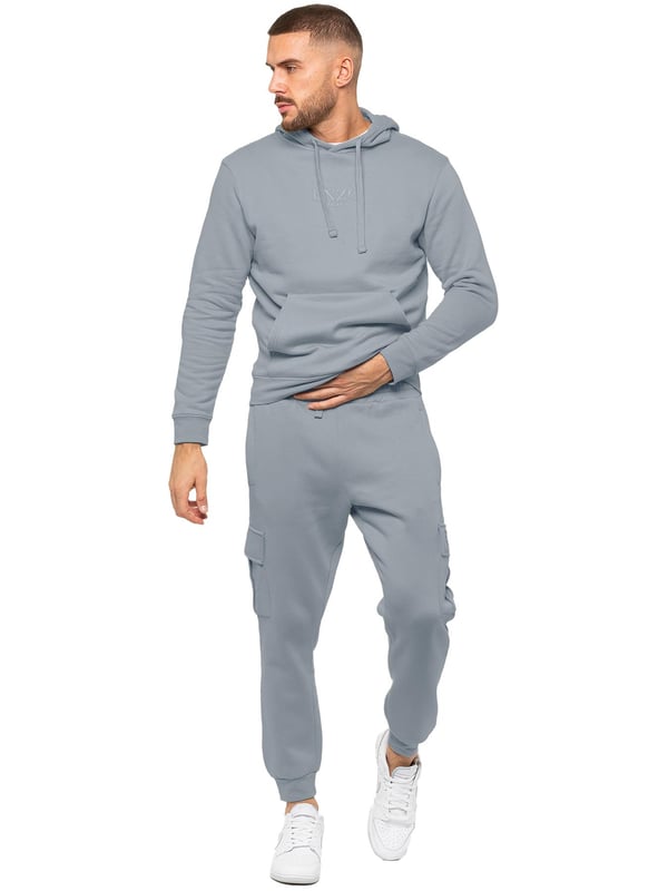 Experience superior comfort and style with Enzo Men's Regular Fit Cargo Joggers! Crafted with a brushed back inner fleece lining, these joggers are designed to keep you cozy all day long. Perfect for casual wear, they feature convenient 2 side slash pockets and 2 cargo pockets, providing ample storage space for your essentials. Stay on-trend with the cuffed leg design, offering a modern silhouette and added comfort.