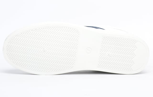 Slip into sleek casual classic style with these Max trainers from iconic menswear brand Penguin Original. The Penguin Original Max is a bang on trend, refined everyday trainer thats packed full of authentic retro styling, delivering heritage inspired looks to your casual outfits, the Penguin Original Max is a versatile choice for the new season. Crafted from a leather lookalike soft touch synthetic upper trimmed at the sidewall with stripe detailing and Penguin branding, this is a trainer with designer street appeal at a very affordable price. Penguin Original branding also appears on the tongue to sign off this great urban ath leisure trainer which is a great addition to any stylish mans trainer selection who is looking to elevate his casual look.
 - Leather lookalike soft touch synthetic upper
 - Soft padded heel and ankle collar
 - 6 hole lace up system
 - Vintage styled wrap around vul outsole
 - Durable rubber outsole
 - Original Penguin branding throughout