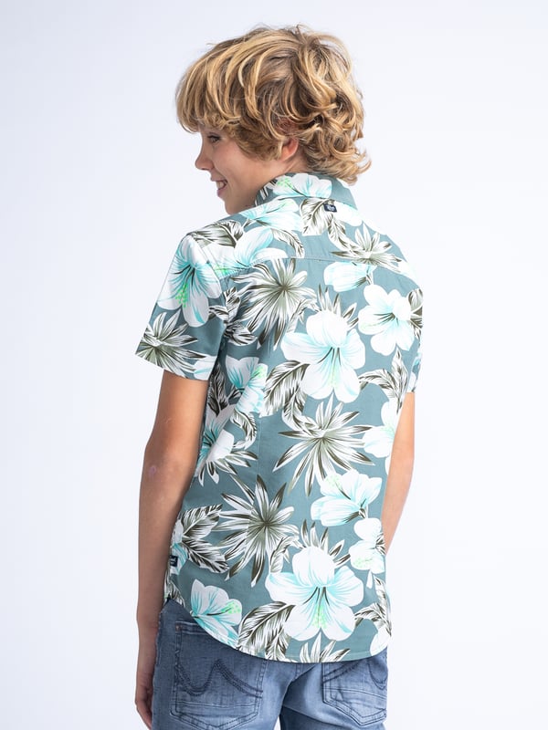 Kurzarm-Hemd mit botanischem Allover-Print, Brusttasche, klassischem Kragen und Knopfleiste. Das Hemd ist in verschiedenen Farben erhältlich und hat eine normale Passform. Du schwankst zwischen zwei Größen? Nimm die größere Größe! Kurzarm-HemdNormale PassformKlassischer KragenBotanischer Allover-PrintBrusttasche55 % Baumwolle, 45 % LyocellDas Model ist 153 cm groß und trägt Größe 152.