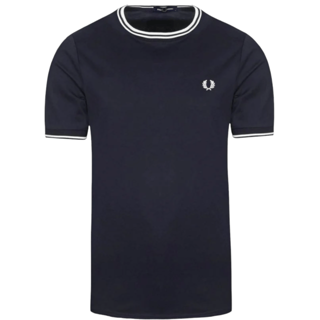 Fred Perry's classic t-shirt will always make a stylish impression. The modern-fit fit ensures the shirt falls slightly fitted along your body. The t-shirt is finished with the embroidered logo on the chest and the familiar stripes on the sleeves and neckline.