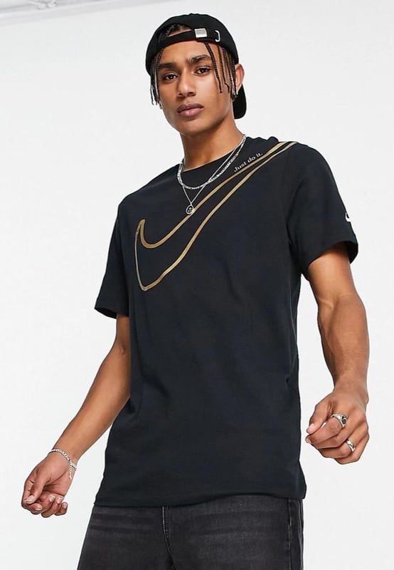 Nike t shirt big logo clearance