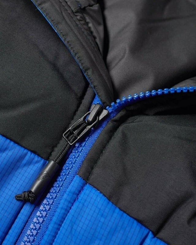The North Face Himalayan Synthetic Hooded Jacket.     
TNF Blue Is a Mountain Exploration/urban Style Hybrid Jacket.     
Zip Fastening Front, Adjustable Hem and Large Embroidered Logos.    
All Packed Into a Slick Low-key Jacket With TNF Branding in All the Right Places.   
The Synthetic Fill Keeps You Protected From the Icy Breeze Whilst Reducing Heat Loss.   
Complete With a DWR Coating for Light Weather Resistance.