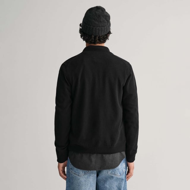 Crafted from 100% superfine lambswool  this GANT cardigan is a great addition to any wardrobe. Designed for a regular fit  it features front zip closure  side pockets  ribbed detailing at the neck  hem and cuffs and a small-scale shield graphic embroidered on the chest.