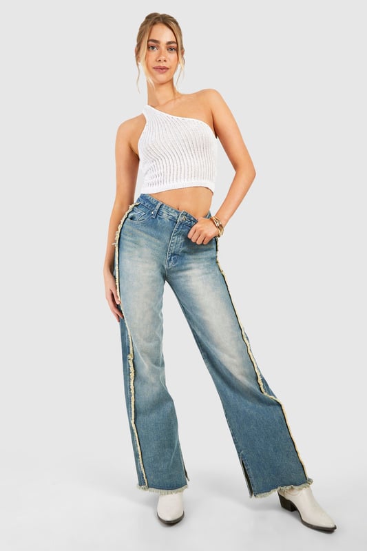 Perfect for a new season update, the wide leg jean is your chance to make an effortless fashion statement when it comes to denim-led outfits. Anything but basic, our high waisted wide leg jeans are made from rigid denim, making them the perfect quality jean for day-to-day 'fits. Step out in retro-inspired wide jeans teamed with a basic white tee and oversized blazer for a look that brings vibes to all your plans. You in a wide leg... we can see it already.Style: Wide Leg JeansFabric: CottonModel's height: 175cm / 5'9"