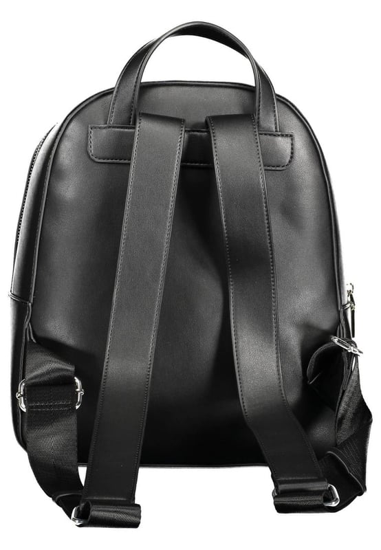 Black polyethylene backpack
  1 handle and adjustable shoulder straps
  2 inside pockets
  Contrasting details
  Zip closure
  Logo embellishment
Material: 100% Polyethylene