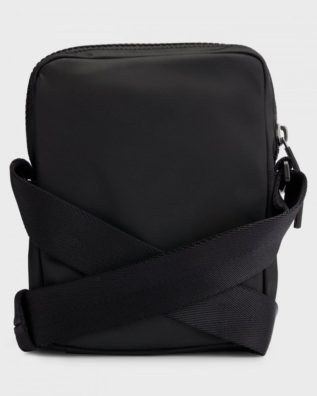 A minimalist reporter bag with an adjustable strap by HUGO. Featuring a rubber logo patch, this accessory comes in matte fabric with a fine structure.

Length: 15,0 cm
Width: 5,0 cm
Height: 20,0 cm
Fastening top: Zip closure
1 inside open pocket
Hardware finishing: Brushed gunmetal hardware
Packaging: Dust bag

100% Polyester (recycled) , Lining: 100% Polyester, Facing: 100% Polyamide
 
50492693
 
