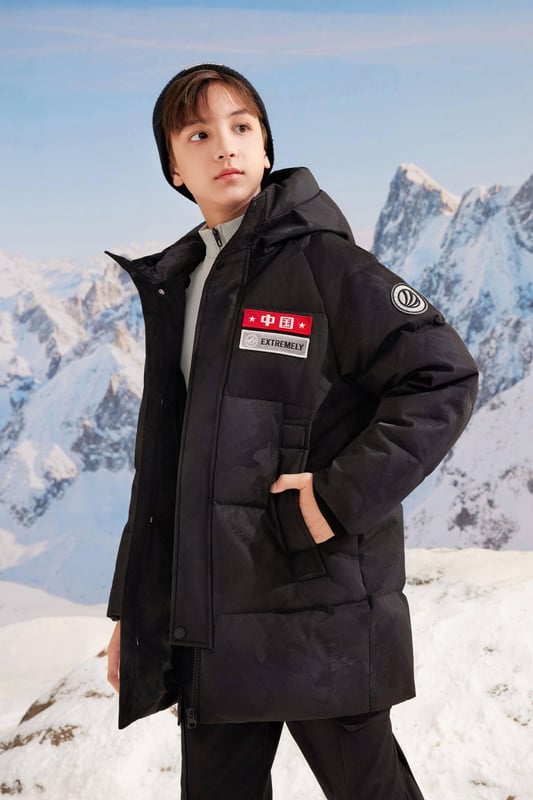 Experience ultimate warmth the Extreme Collection Kids Parka, designed to withstand temperatures as low as -20 degrees while featuring anti-bacterial properties for added protection. This parka ensures your child stays warm, safe, and comfortable during all winter adventures.

TRIPLE EASY-CARE PROTECTION: Anti-bacterial, oil-resistant and water-repellent.

HIGH-GRADE THERMAL FABRIC: Improved insulation and soft touch.

HIGH-QUALITY 680+ DUCK DOWN: 90% filling for optimal warmth, evenly distributed for consistent warmth.&nbsp;

HEAT STORAGE TECHNOLOGY: Inner lining uses knitted silver-coated thermal fabric that reflects and retains heat, increasing warmth for the wearer by 2.7°C.

DESIGNED FOR EVERYONE: Unisex style, exceptionally versatile.