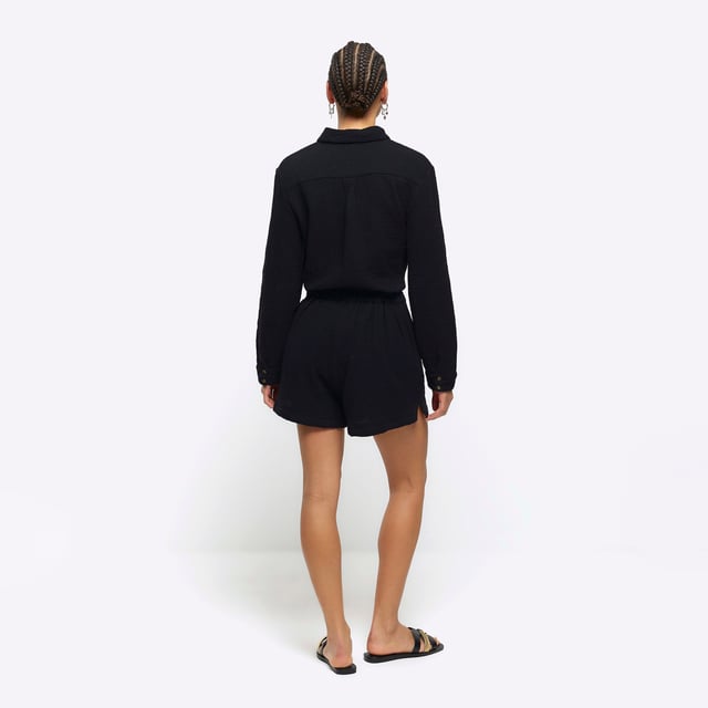 High waisted, Side slip pockets, Elasticated waist, Button fastening, Inside leg length: 7cm
