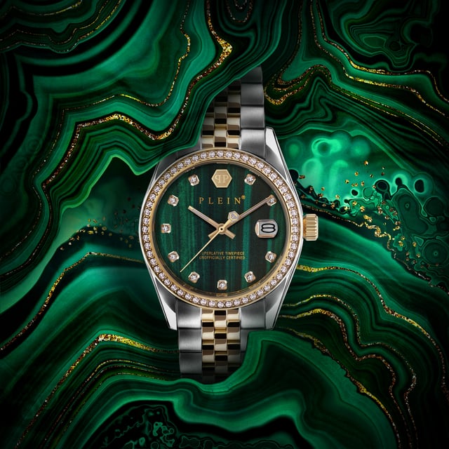 This Philipp Plein Date Superlative Analogue Watch for Women is the perfect timepiece to wear or to gift. It's Multicolour 34 mm Round case combined with the comfortable Multicolour Stainless steel watch band will ensure you enjoy this stunning timepiece without any compromise. Operated by a high quality Quartz movement and water resistant to 5 bars, your watch will keep ticking.