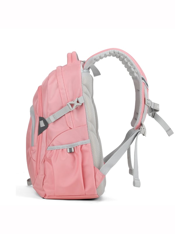 Mochila unisex. El cierre es con cremallera. Los bolsillos internos son uno abierto. Hay tres bolsillos externos con cremallera y dos laterales abiertos. Falta la correa para el hombro. El asa es de tela. Hay un compartimento interno. El material exterior es poliéster. Internamente está forrado en poliéster. Medidas: 32x18x45 cm. Producto de moda