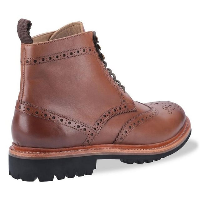 Classic wing-tip brogue detailing. Single line stitching. Chunky outsole unit. Rear loop for easy pull on. 5 eyelet and 3 top lace hooks for an adjustable fit.